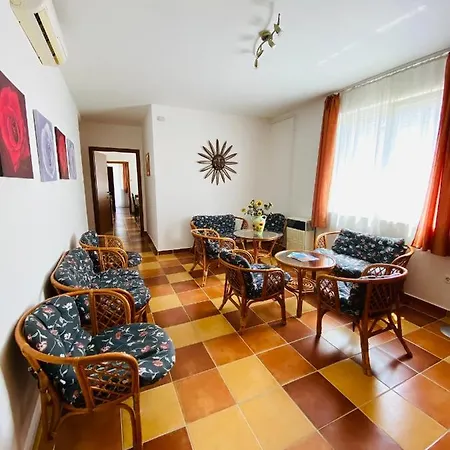 Gabi Lux Apartman *